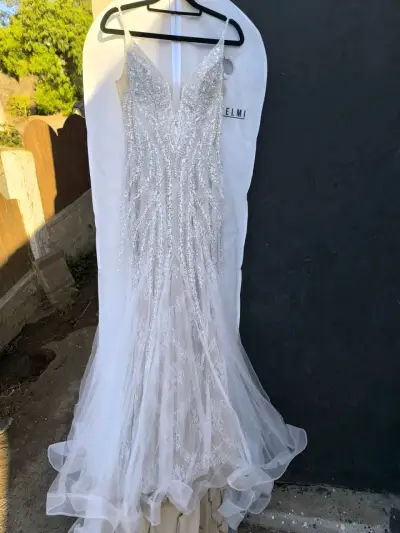 Vestido de novia con pedrería - miniatura 1