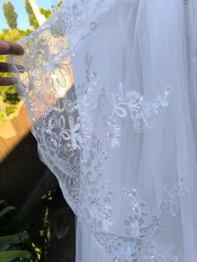 Vestido de novia con pedrería - miniatura 2