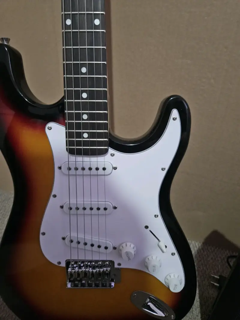 Guitarra eléctrica nuava con amplificador - 2