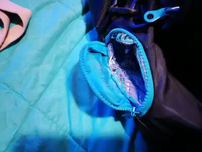 Bolso deportivo negro con azul - miniatura 4