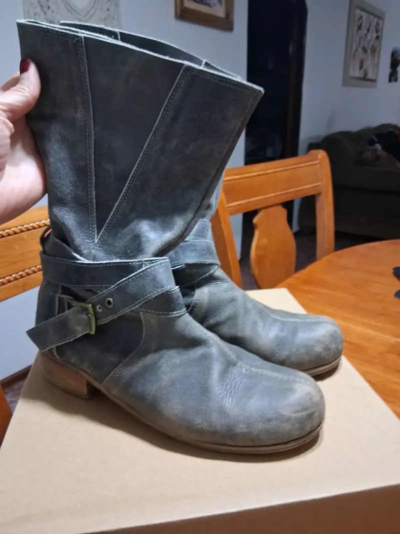 Botas de cuero gris