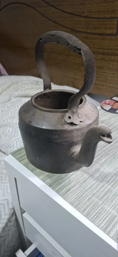 Tetera antigua de metal - miniatura 3