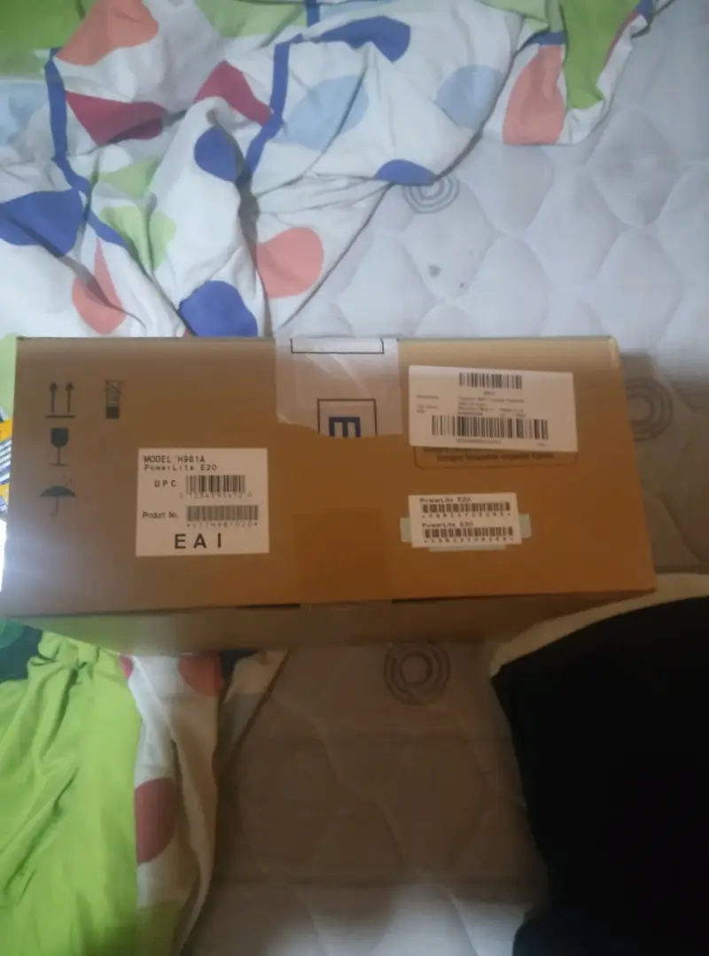 Proyector Epson PowerLite E20 - 2