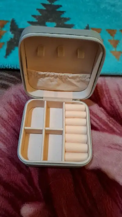 Estuche para joyas gris - miniatura 1