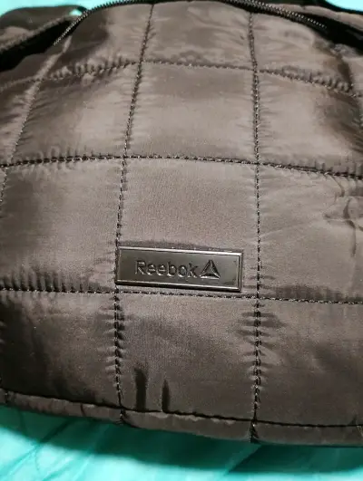 Bolso Reebok acolchado negro - miniatura 2