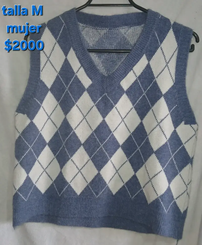 Chaleco tejido rombos azul y blanco
