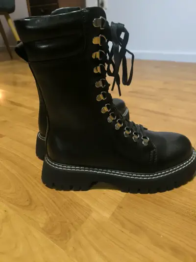 Botas negras con cordones - miniatura 2