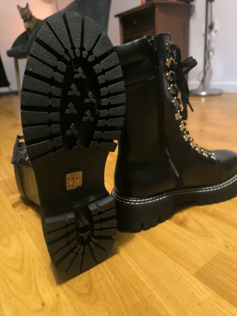 Botas negras con cordones - 3