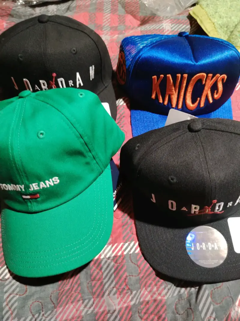Gorros deportivos variados - 1