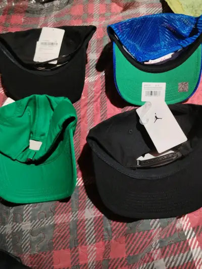 Gorros deportivos variados - miniatura 2