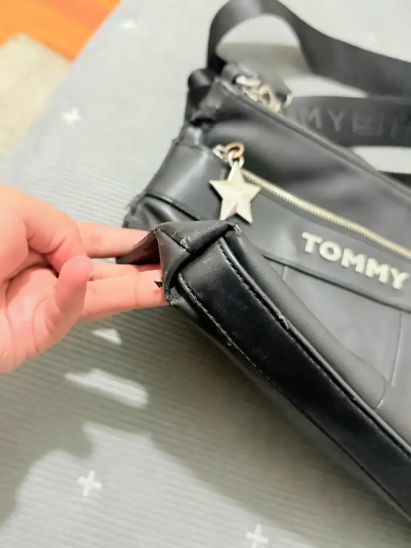 Cartera negra Tommy Hilfiger - 2