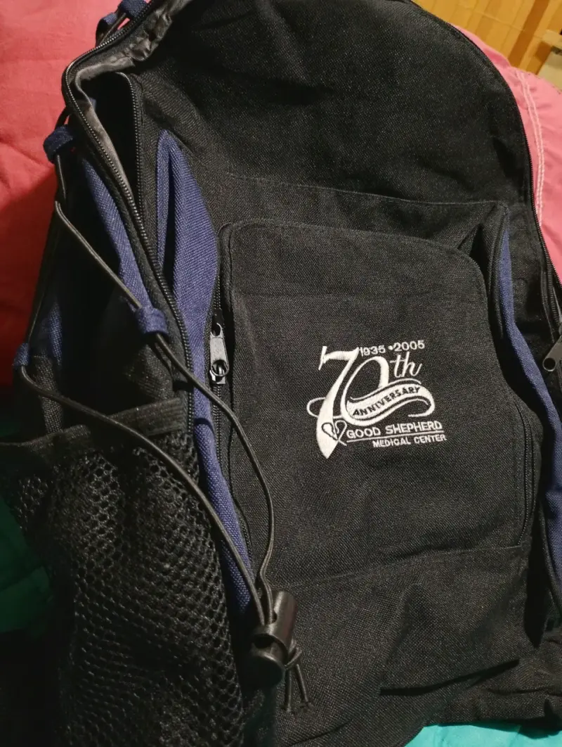 Mochila negra con logo - 1
