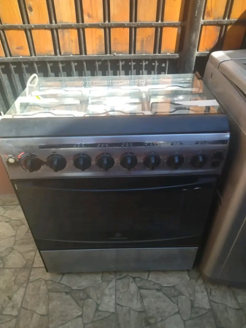 Cocina a gas metalizada de seis quemadores - 1