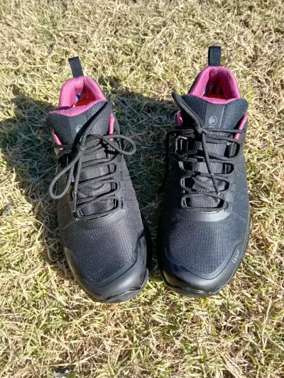 Zapatillas negras de senderismo - miniatura 2