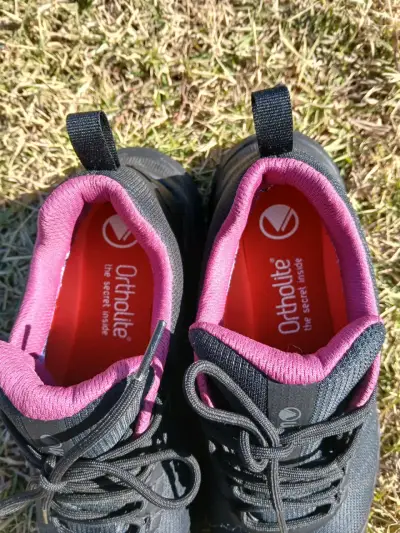 Zapatillas negras de senderismo - miniatura 3