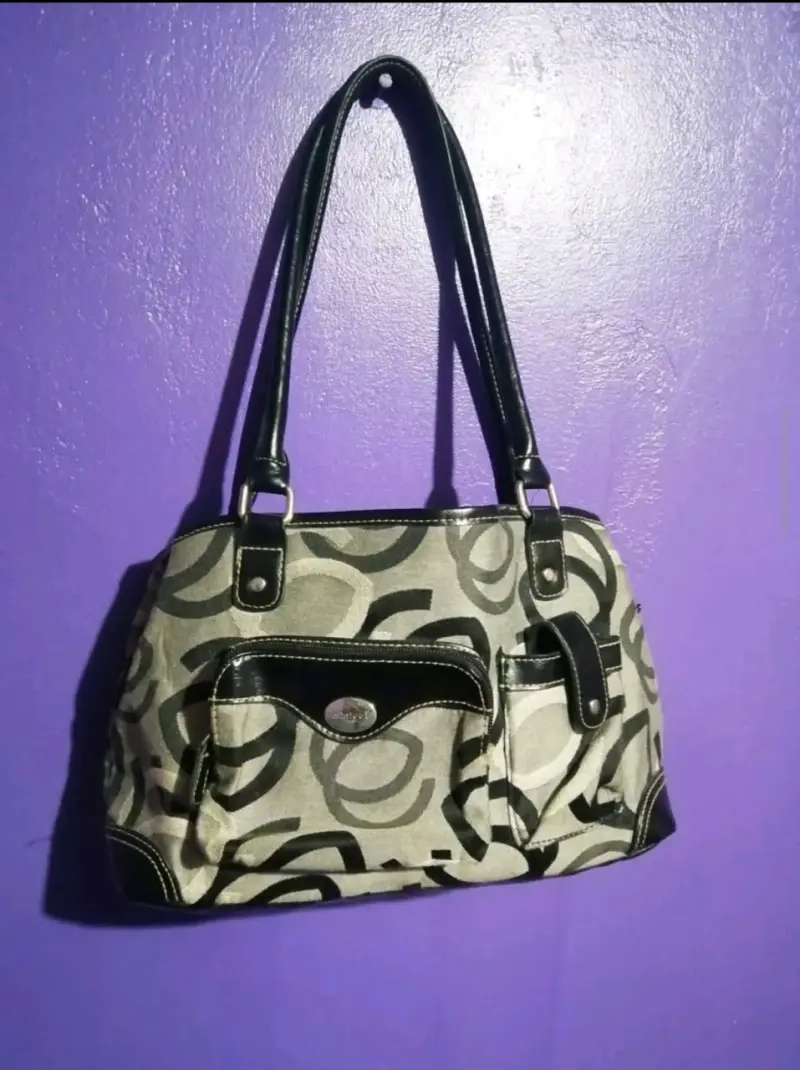 Cartera estampada beige y negro