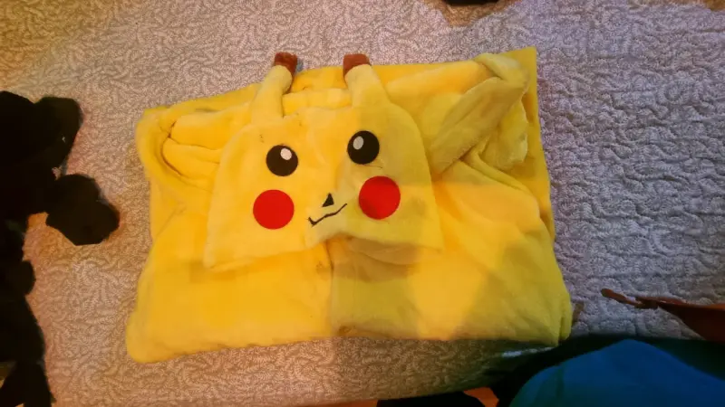 Bata de Pikachu amarilla