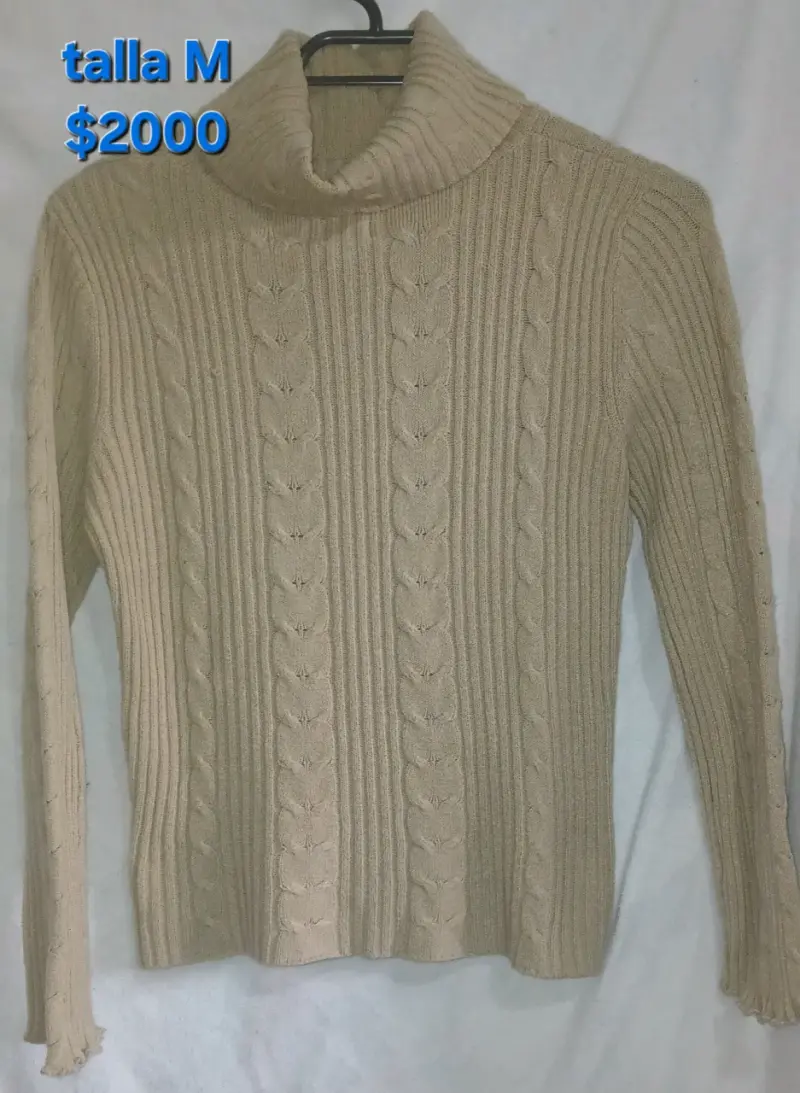 Suéter beige de punto trenzado