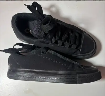 Zapatillas negras casuales - miniatura 1