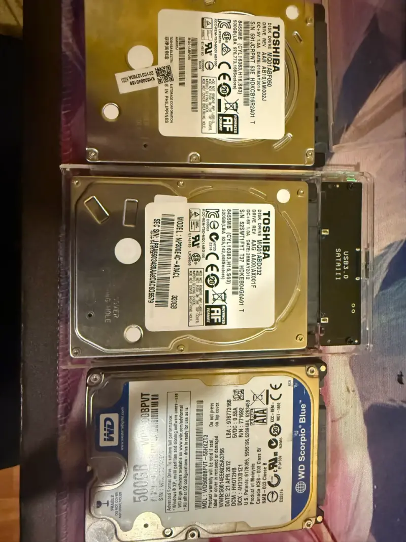 Tres discos duros internos variados - 1