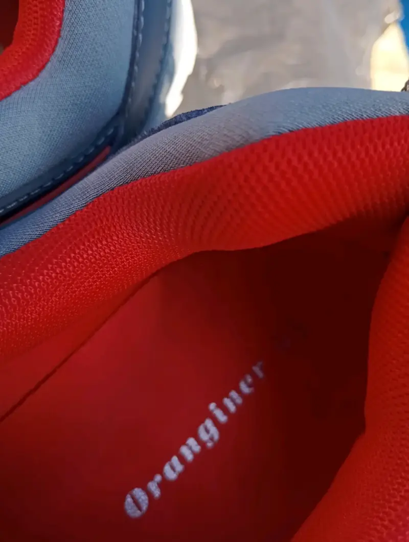 Zapatillas deportivas grises y rojas - 2