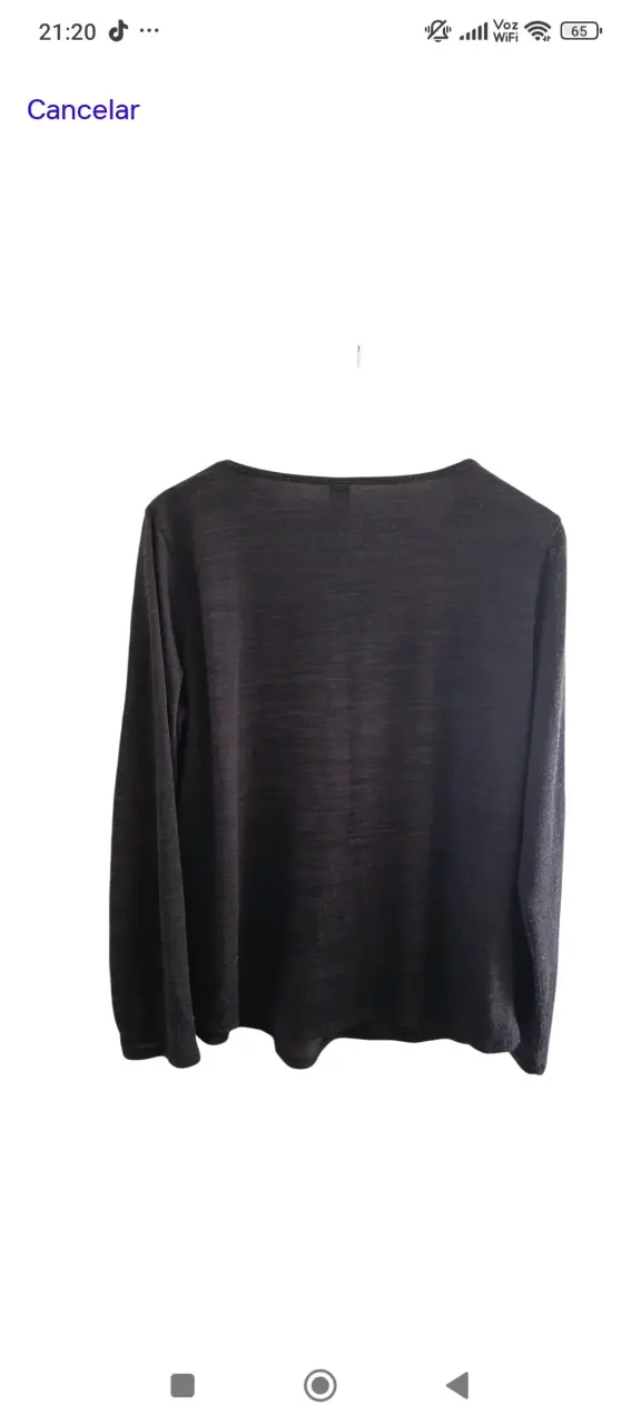Blusa negra con detalle bordado - 4
