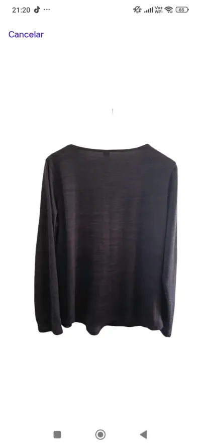 Blusa negra con detalle bordado - miniatura 4