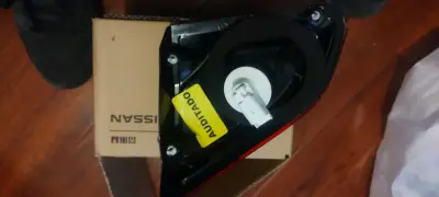 Foco izquierdo portalón Nissan Qashqai - miniatura 3