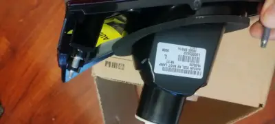 Foco izquierdo portalón Nissan Qashqai - miniatura 4
