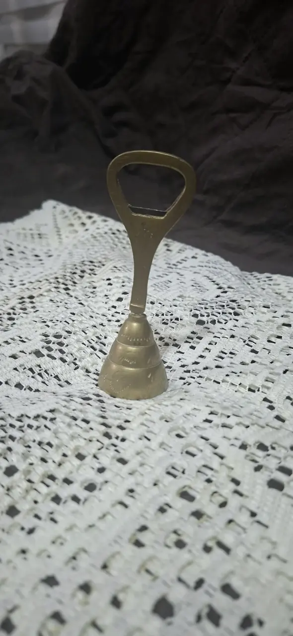 Destapador vintage de bronce - 1