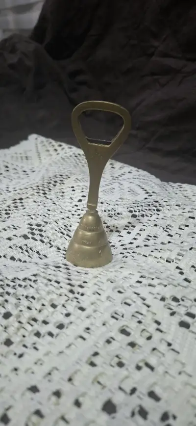 Destapador vintage de bronce - miniatura 1