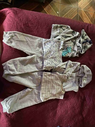 Conjunto ropa de bebé gris - miniatura 1