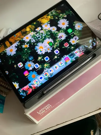 Tablet Lenovo Tab M11 con estuche - miniatura 1