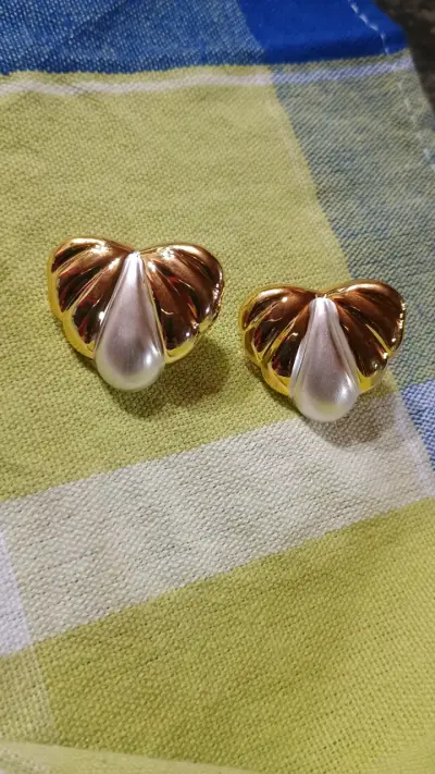 Aros vintage dorados y perlas - miniatura 1