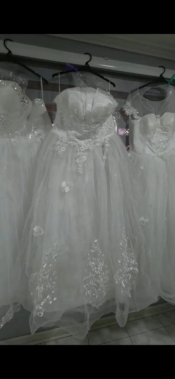 Vestido de novia con encaje - 1