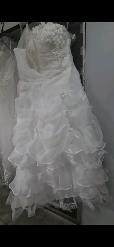 Vestido de novia con encaje - miniatura 2
