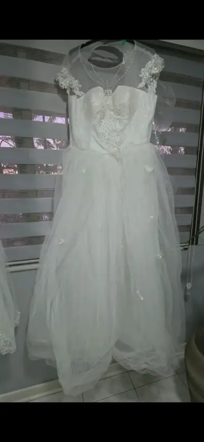 Vestido de novia con encaje - miniatura 3