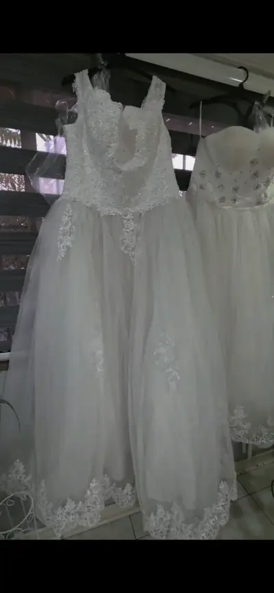 Vestido de novia con encaje - miniatura 4