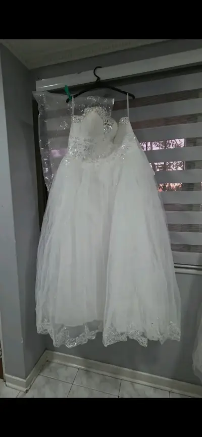 Vestido de novia con encaje - miniatura 6