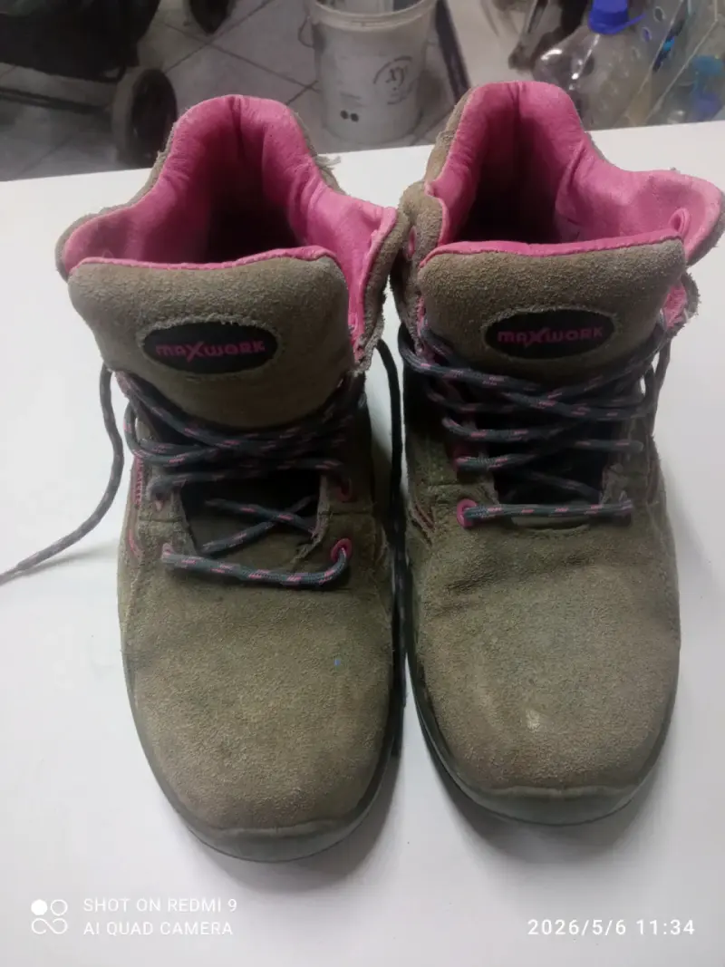 Botas negras Y-Flex con cordones - 2
