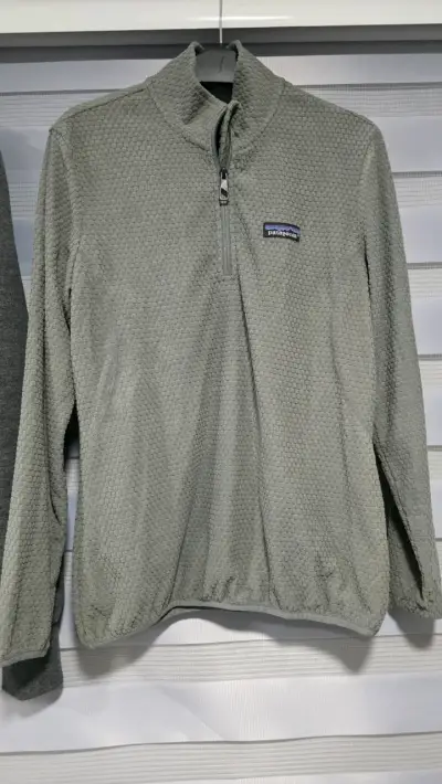 Polerón gris con logo bordado - miniatura 2