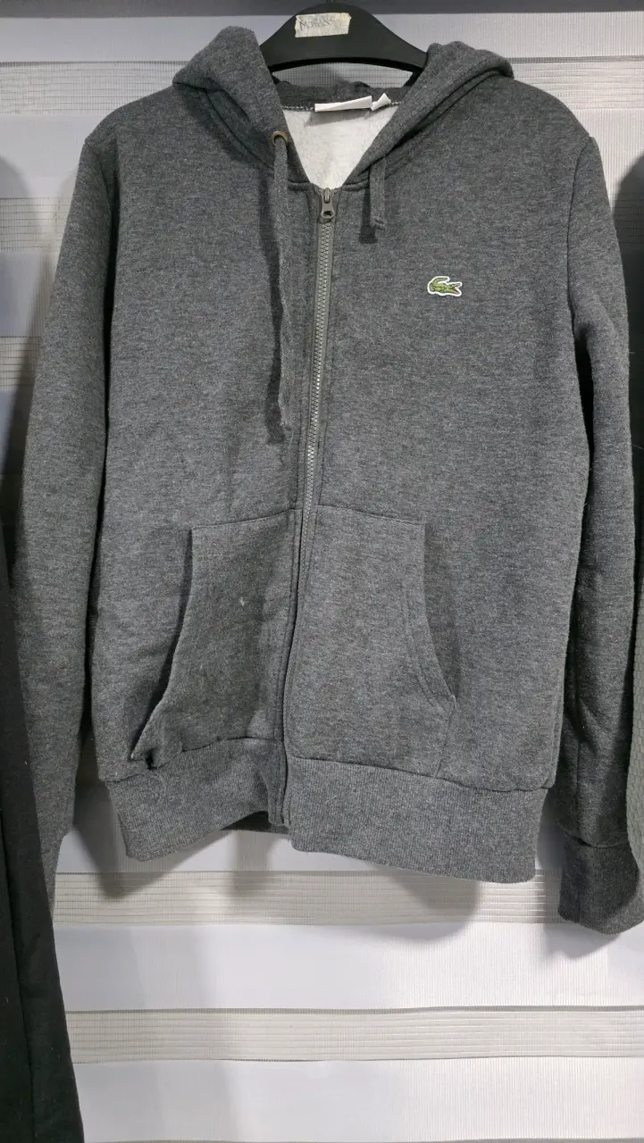 Polerón gris con logo bordado - 5
