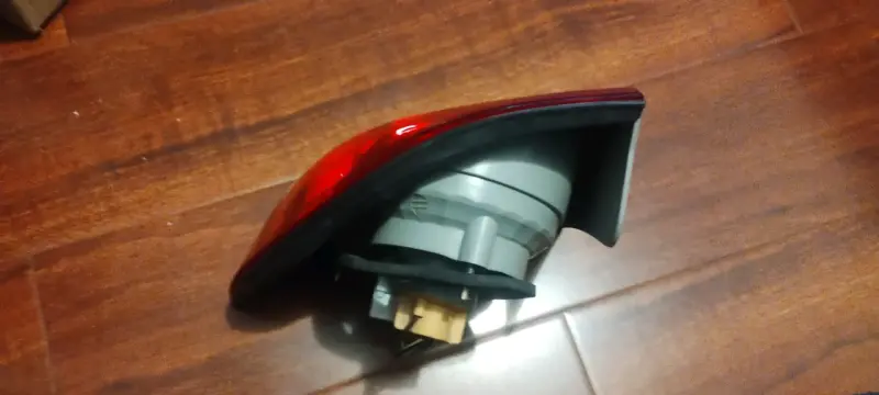 Foco trasero derecho Chevrolet Corsa Plus - 2