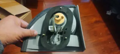 Foco trasero derecho Chevrolet Corsa Plus - miniatura 3