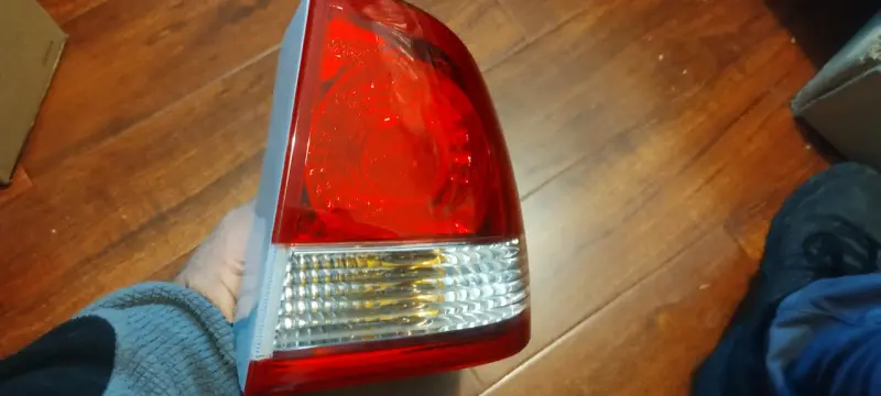 Foco trasero derecho Chevrolet Corsa Plus - 5