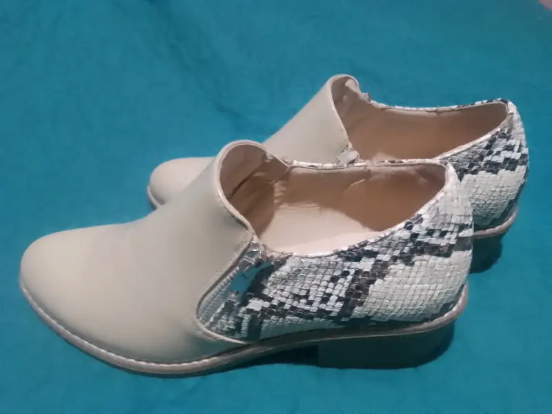 Botines beige con reptil sintético - 1