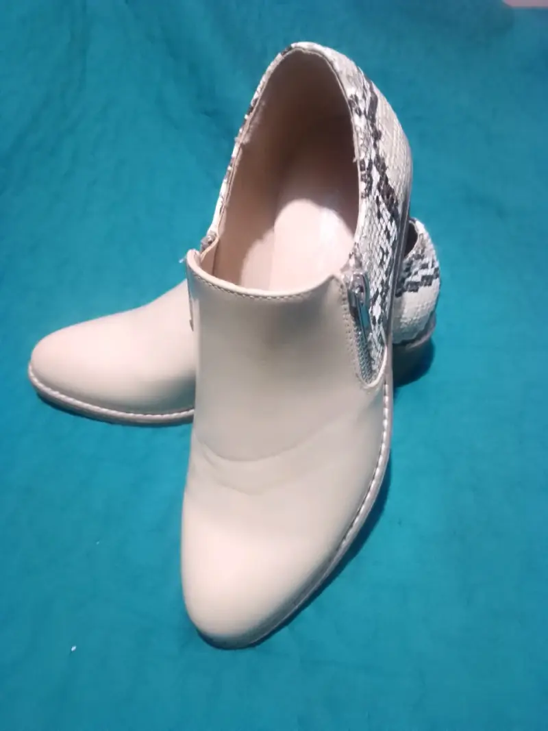 Botines beige con reptil sintético - 2