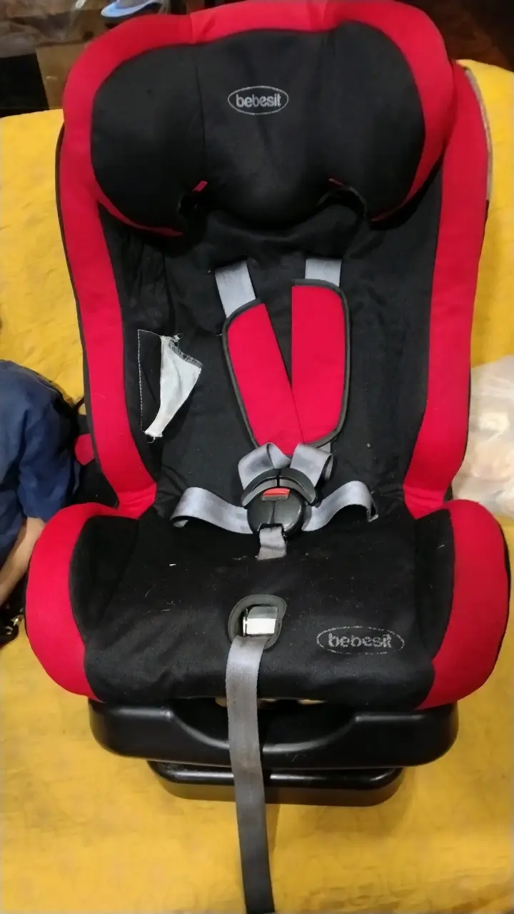 Silla de auto Bebesit roja y negra - 1