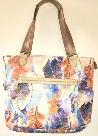 Bolsa Leah Btclteatim Beige con Hojas Kippling - miniatura 1