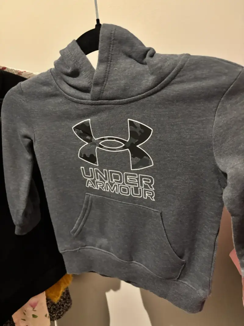 Polerón capucha gris Under Armour talla 2 - 1